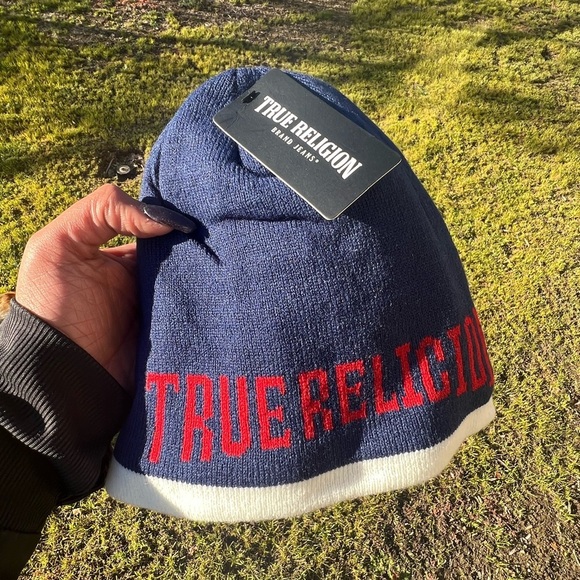 TRUE RELIGION beanie and glove set , NWT - Picture 7 of 8
